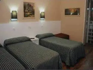 Hostal Lesseps Barcelona 2*,