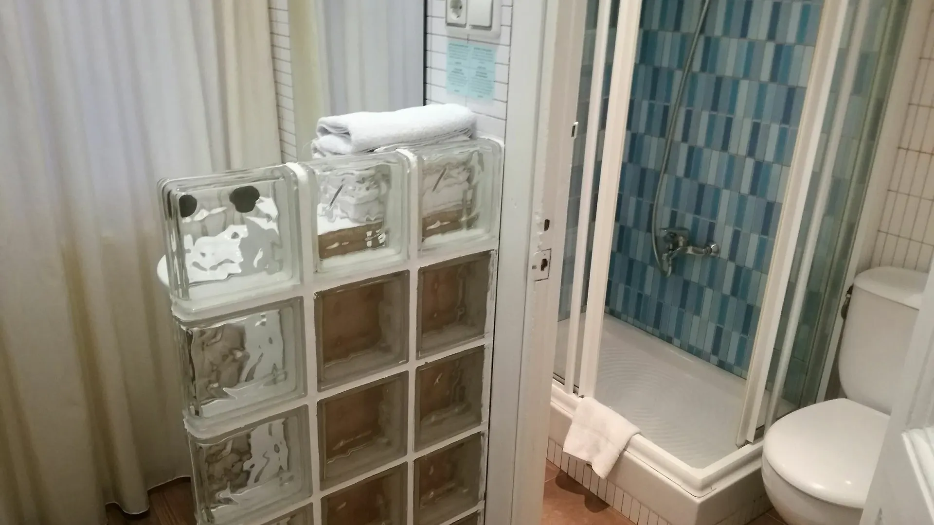Hostal Lesseps Barcellona Affittacamere