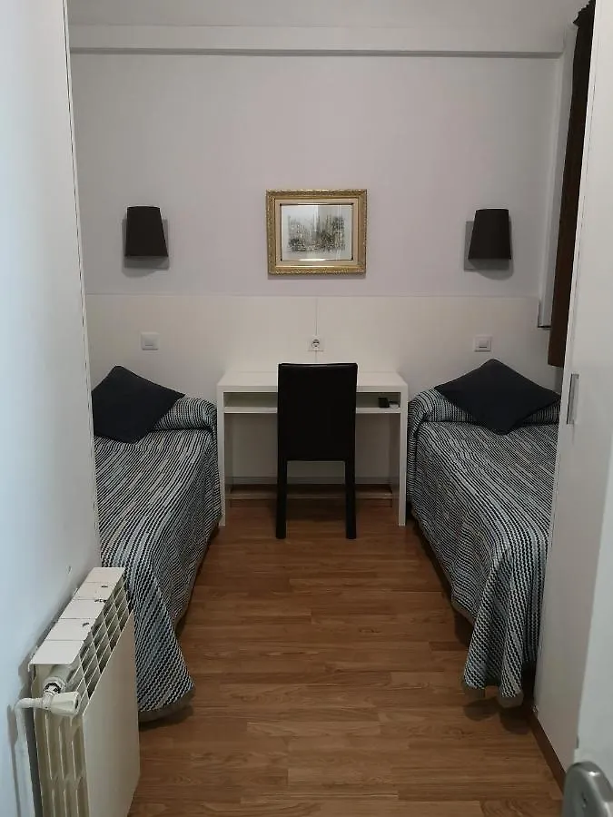 Konukevi Hostal Lesseps Barselona