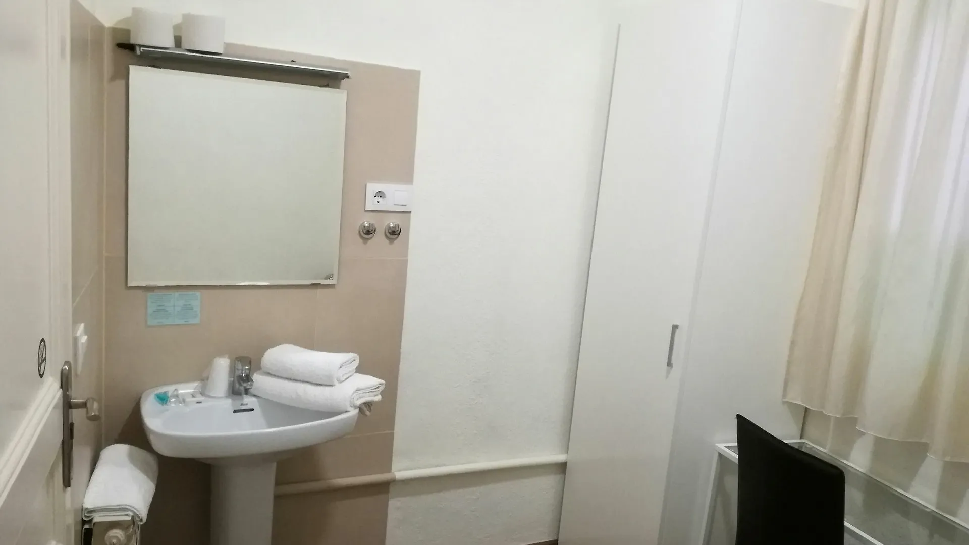 Hostal Lesseps Barcelona Gasthof