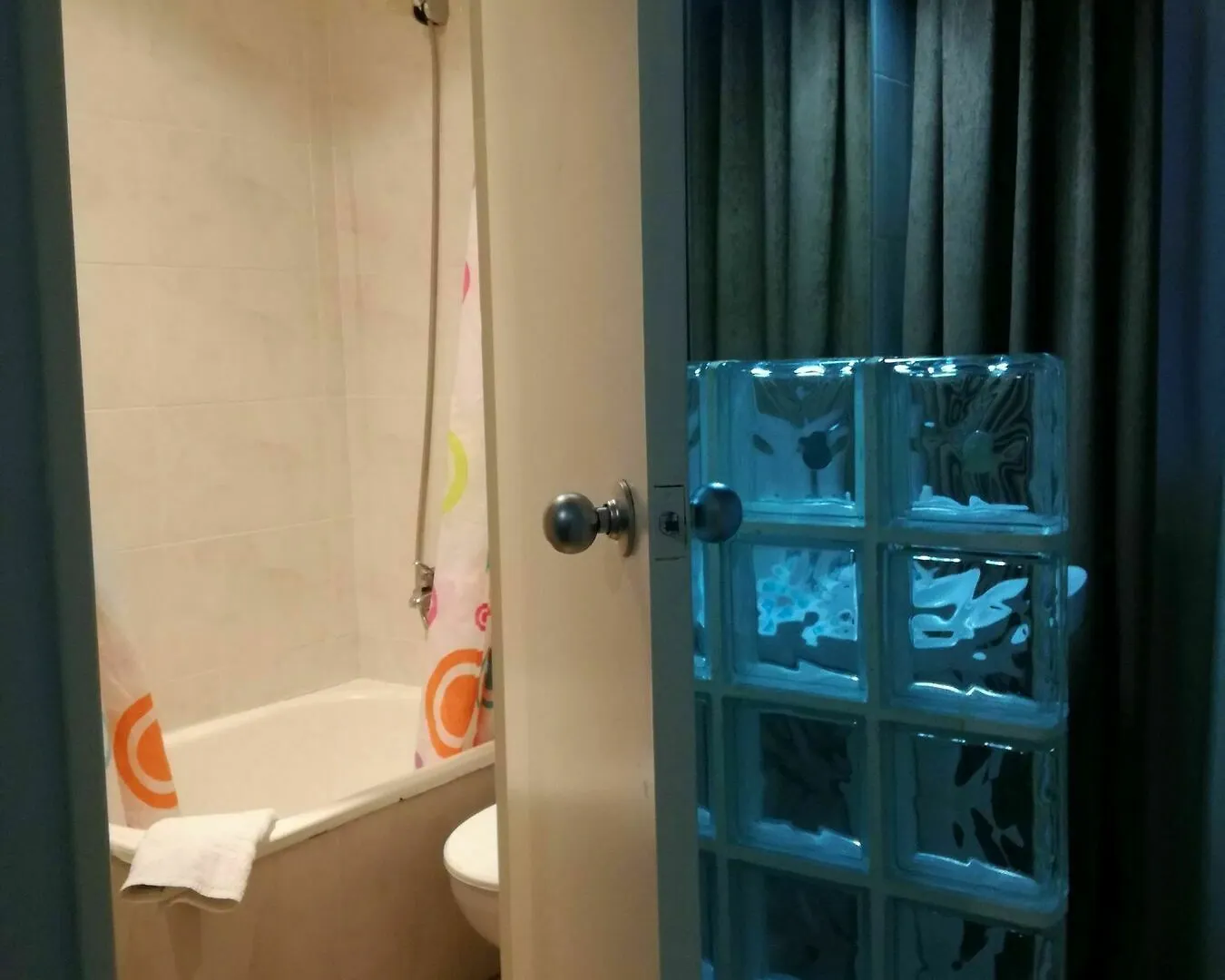 Konukevi Hostal Lesseps Barselona